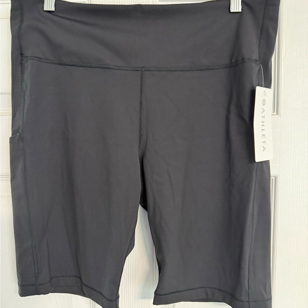 NEW Athleta Black Ultimate Stash Pocket 9 Short